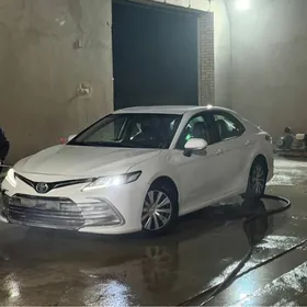 Toyota Camry 2021