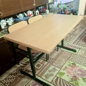 Стол со стульями