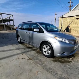 Toyota Sienna 2016