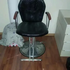 parikmaher kreslo. ayna