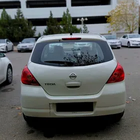 Nissan Tiida 2006