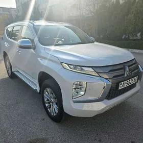 Mitsubishi Pajero 2020
