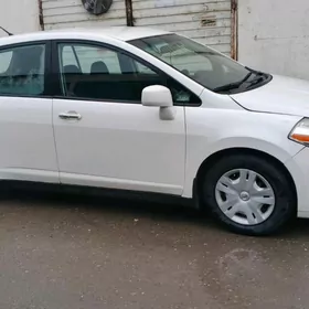 Nissan Versa 2012