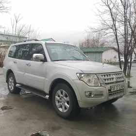 Mitsubishi Pajero 2015