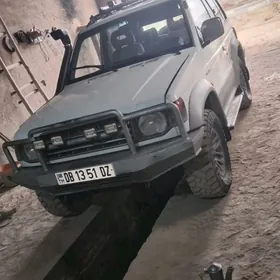 Mitsubishi Pajero 1993