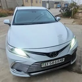 Toyota Camry 2021