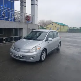 Nissan Versa 2012
