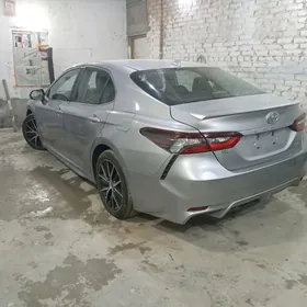 Toyota Camry 2021