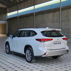 Toyota Highlander 2020
