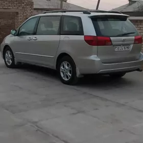 Toyota Sienna 2004