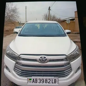 Toyota Innova 2020