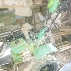 ýer sûrýân traktor