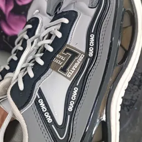 кроссовки 40р.