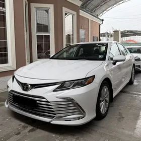 Toyota Camry 2021