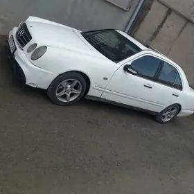 Mercedes-Benz E320 1996