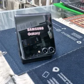 Samsung Zflip5 256gb ram8