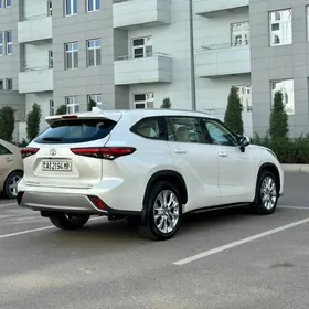 Toyota Highlander 2021