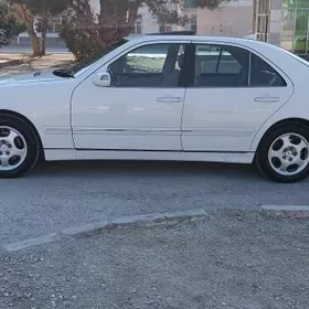 Mercedes-Benz E320 2001