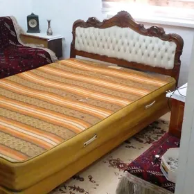 Продам кровать