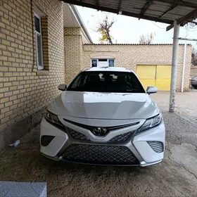 Toyota Camry 2020