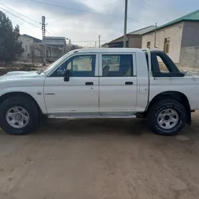Mitsubishi L200 2004