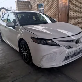 Toyota Camry 2021