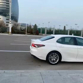 Toyota Camry 2019