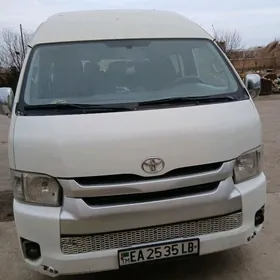 Toyota Hiace 2011