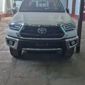 Toyota Hilux 2025