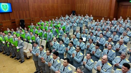 Таможенники Туркменистана удостоились государственных медалей и воинских званий