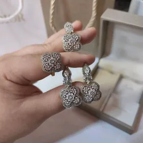 Sowgatlyk amatly komplekt