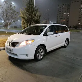 Toyota Sienna 2011