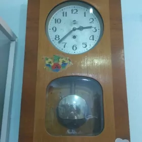 часы с маятником