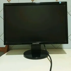 Монитор "Самсунг" 19 дюймов.
