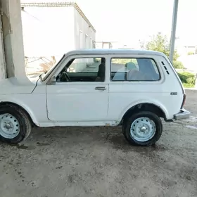 Lada Niva 2000