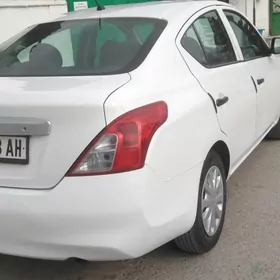 Nissan Versa 2011
