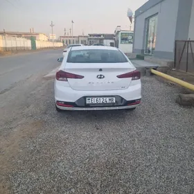 Hyundai Elantra 2019