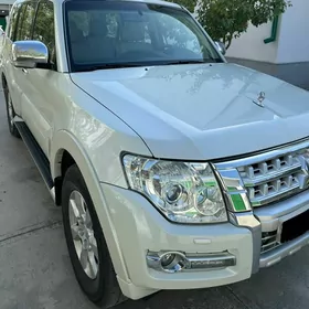Mitsubishi Pajero 2015