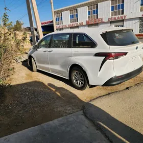 Toyota Sienna 2022