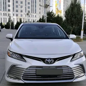 Toyota Camry 2021