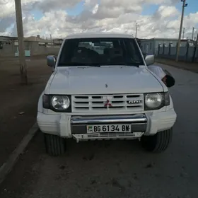 Mitsubishi Montero 1997