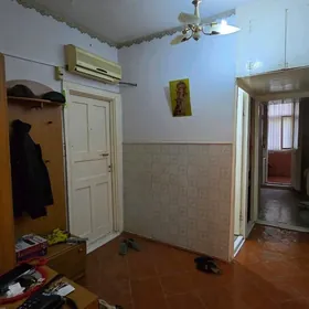 Бай базар 4нжи эт 3комнат