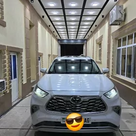 Toyota Highlander 2021