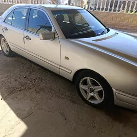Mercedes-Benz E320 1996