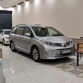 Toyota Sienna 2019
