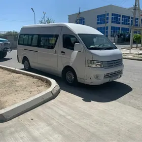 Toyota Hiace 2015