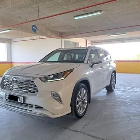 Toyota Highlander 2021