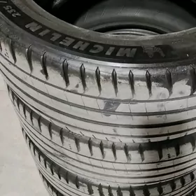 235 45 18 Mishelin 24Ý