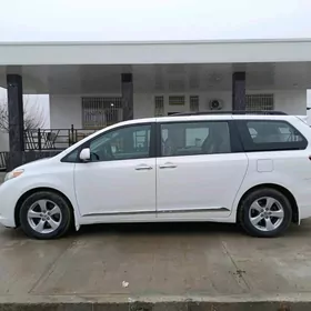 Toyota Sienna 2016