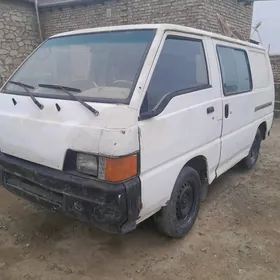 Mitsubishi Vanwagon 1990